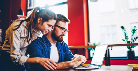 millenial couple shopping online